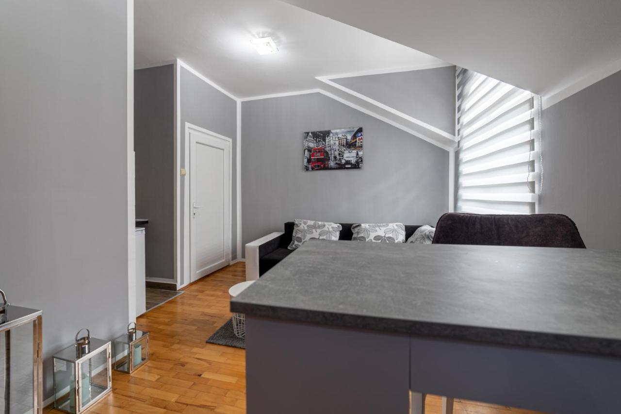 Delux Apartmani โปชาเรวัซ ภายนอก รูปภาพ