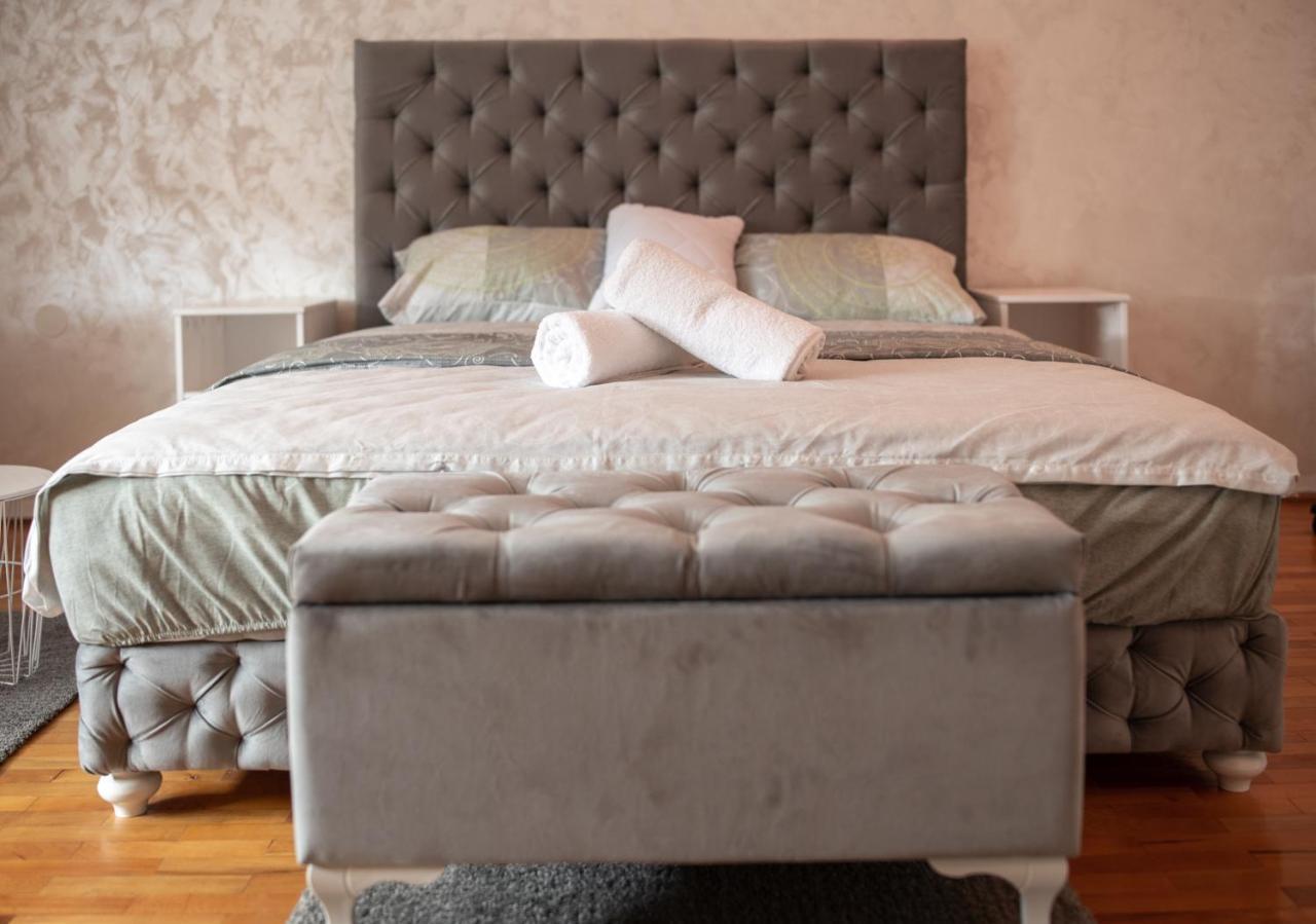 Delux Apartmani โปชาเรวัซ ภายนอก รูปภาพ
