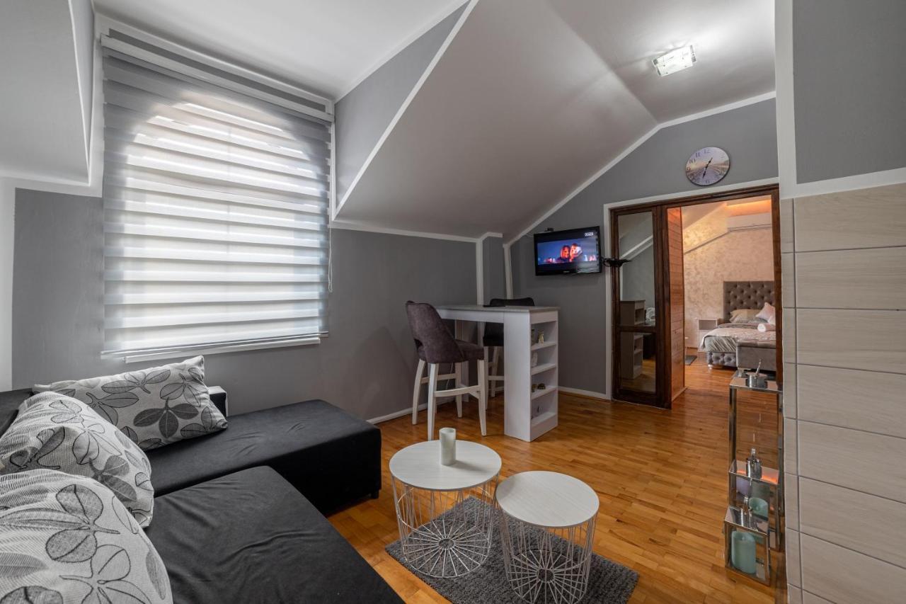 Delux Apartmani โปชาเรวัซ ภายนอก รูปภาพ