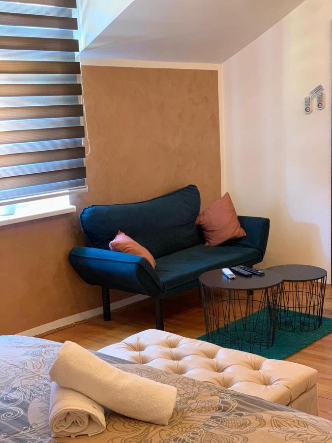 Delux Apartmani โปชาเรวัซ ภายนอก รูปภาพ