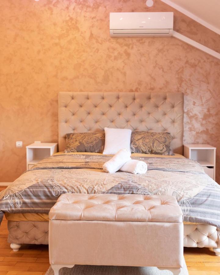 Delux Apartmani โปชาเรวัซ ภายนอก รูปภาพ