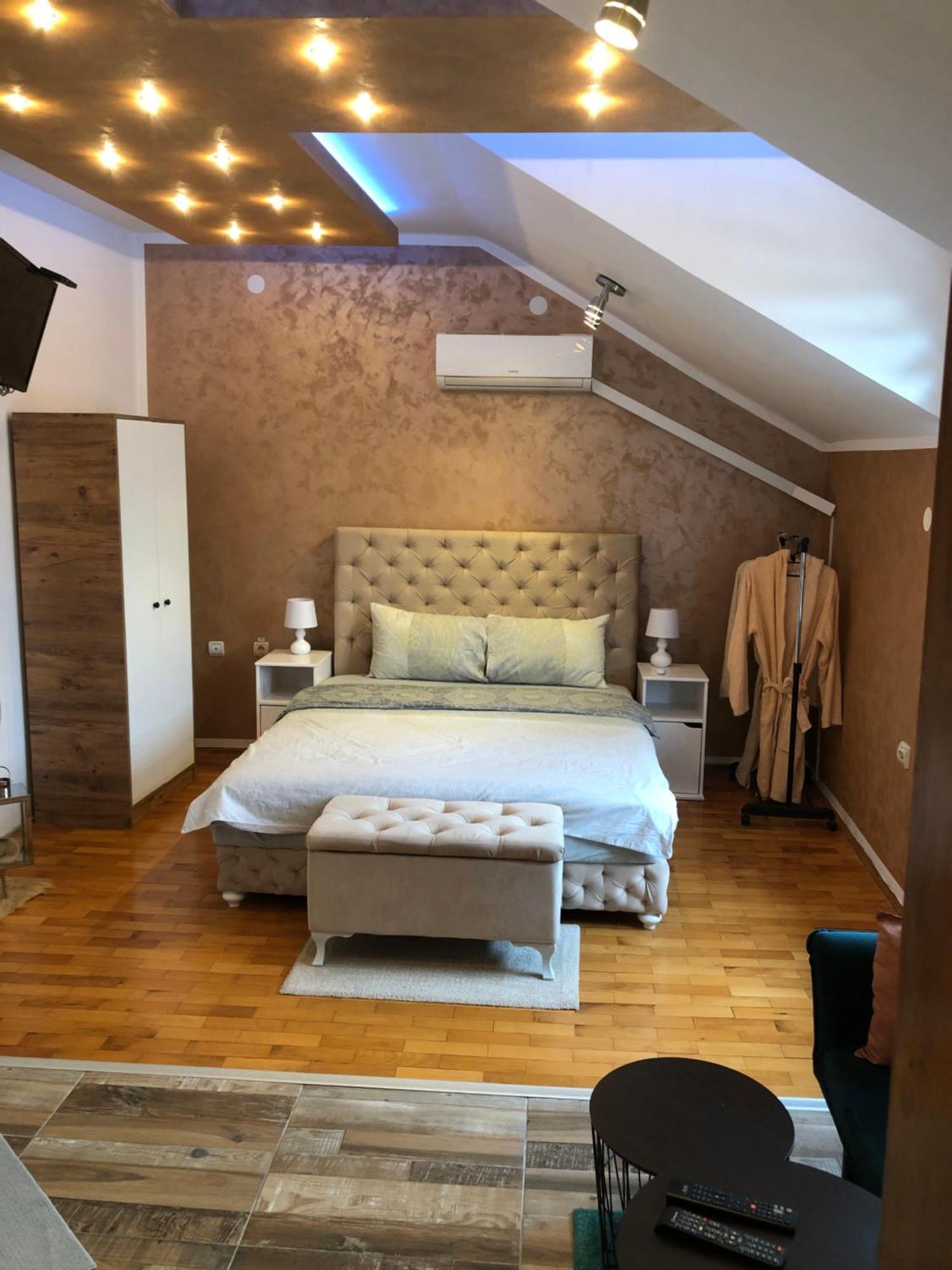 Delux Apartmani โปชาเรวัซ ภายนอก รูปภาพ